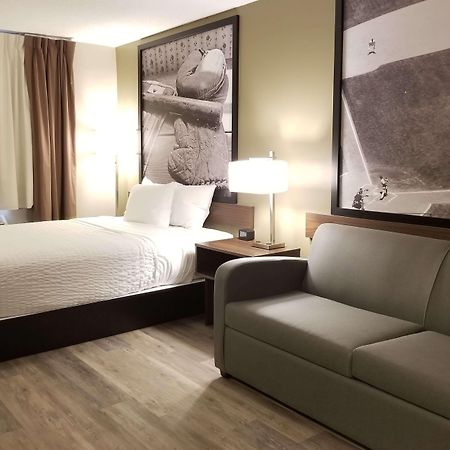 Super 8 by Wyndham Winnipeg West Eksteriør bilde