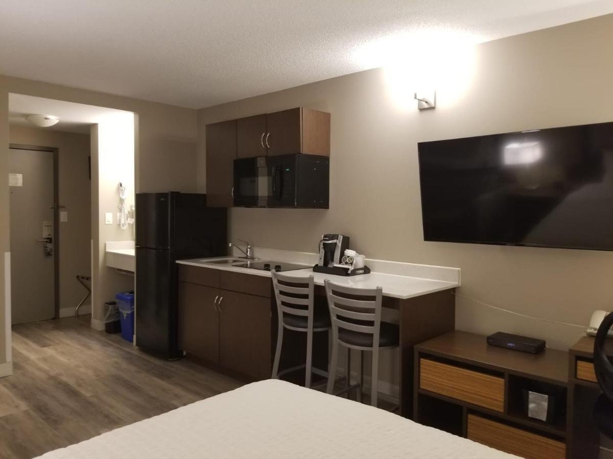 Super 8 by Wyndham Winnipeg West Eksteriør bilde
