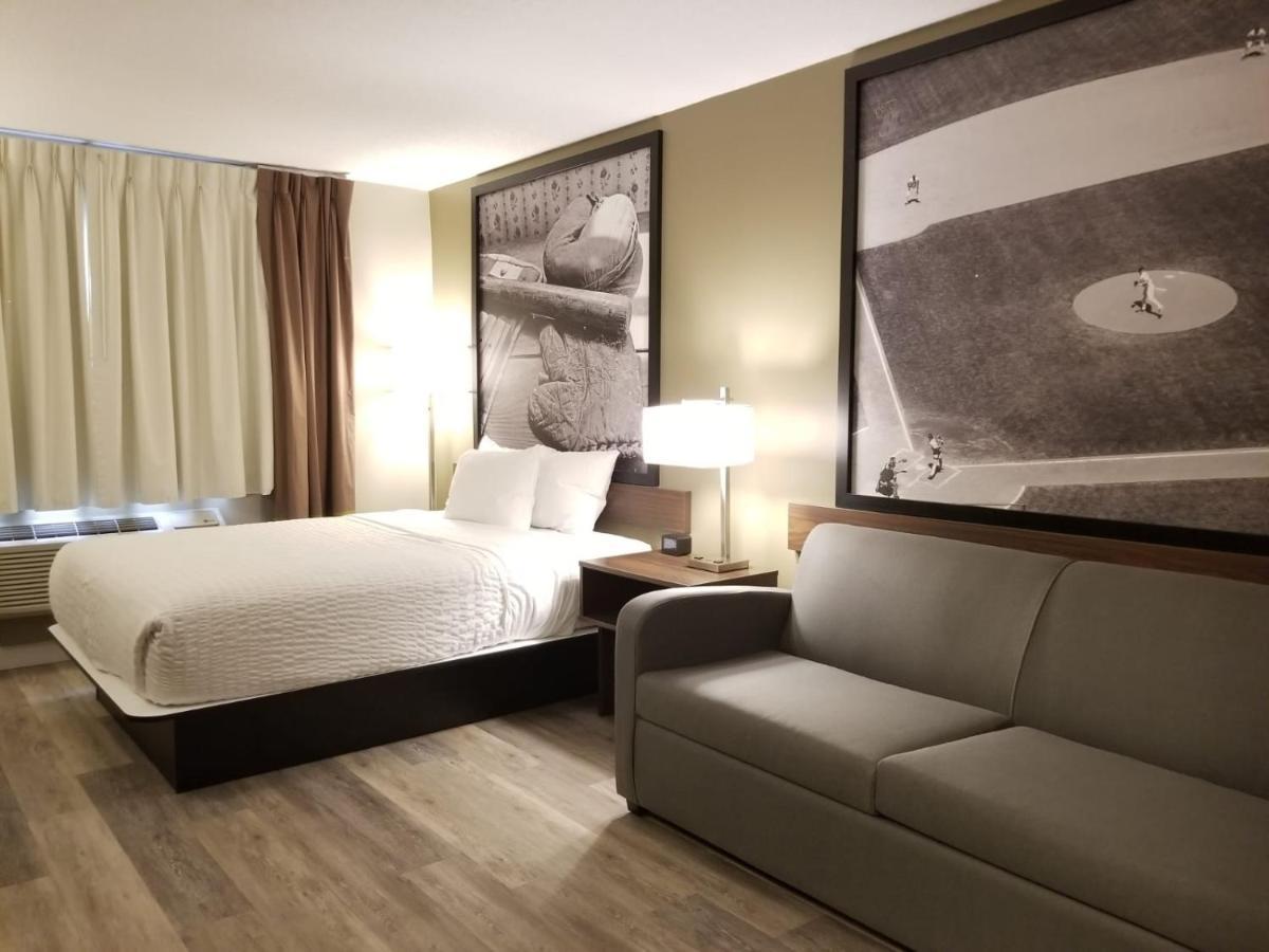 Super 8 by Wyndham Winnipeg West Eksteriør bilde