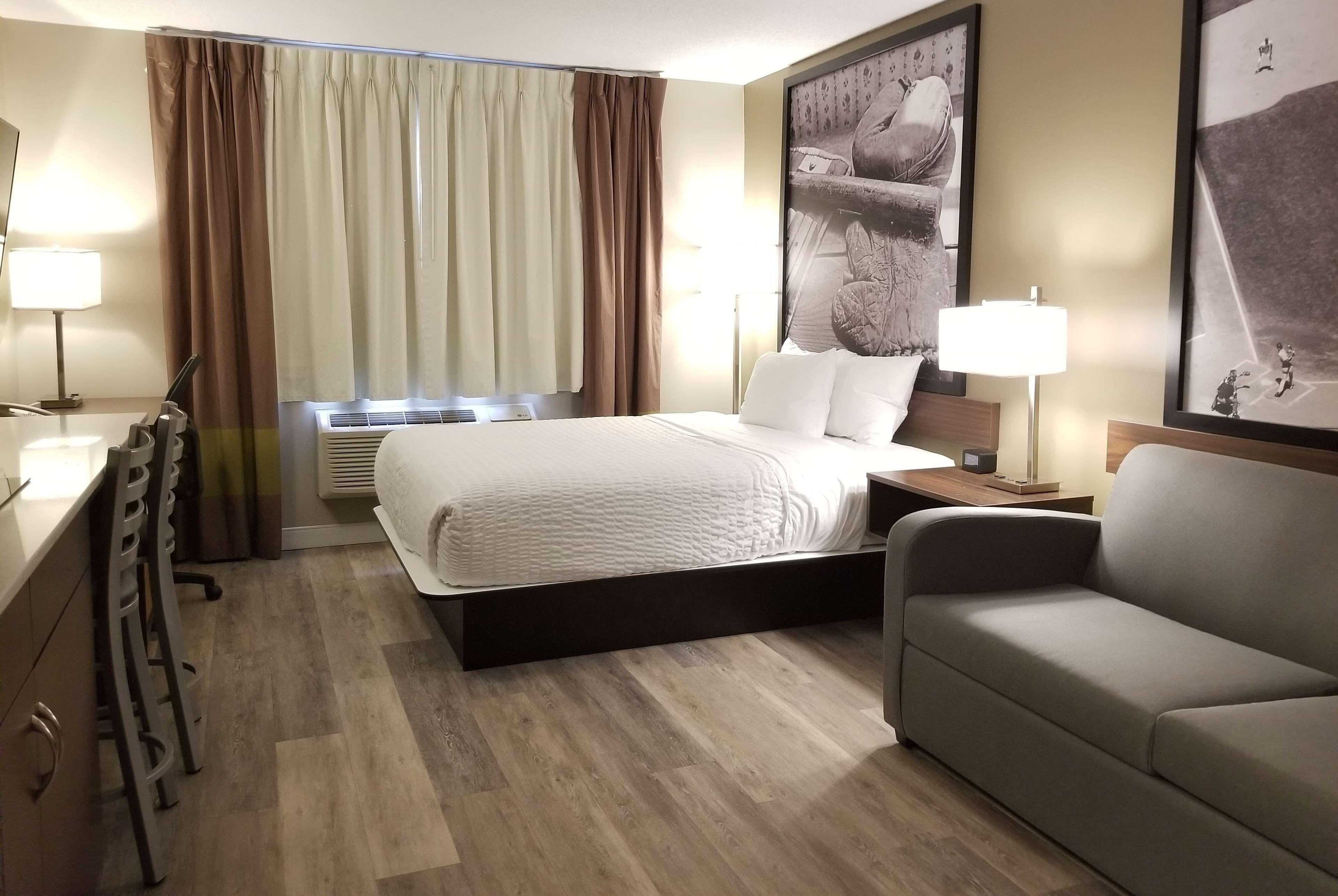 Super 8 by Wyndham Winnipeg West Eksteriør bilde
