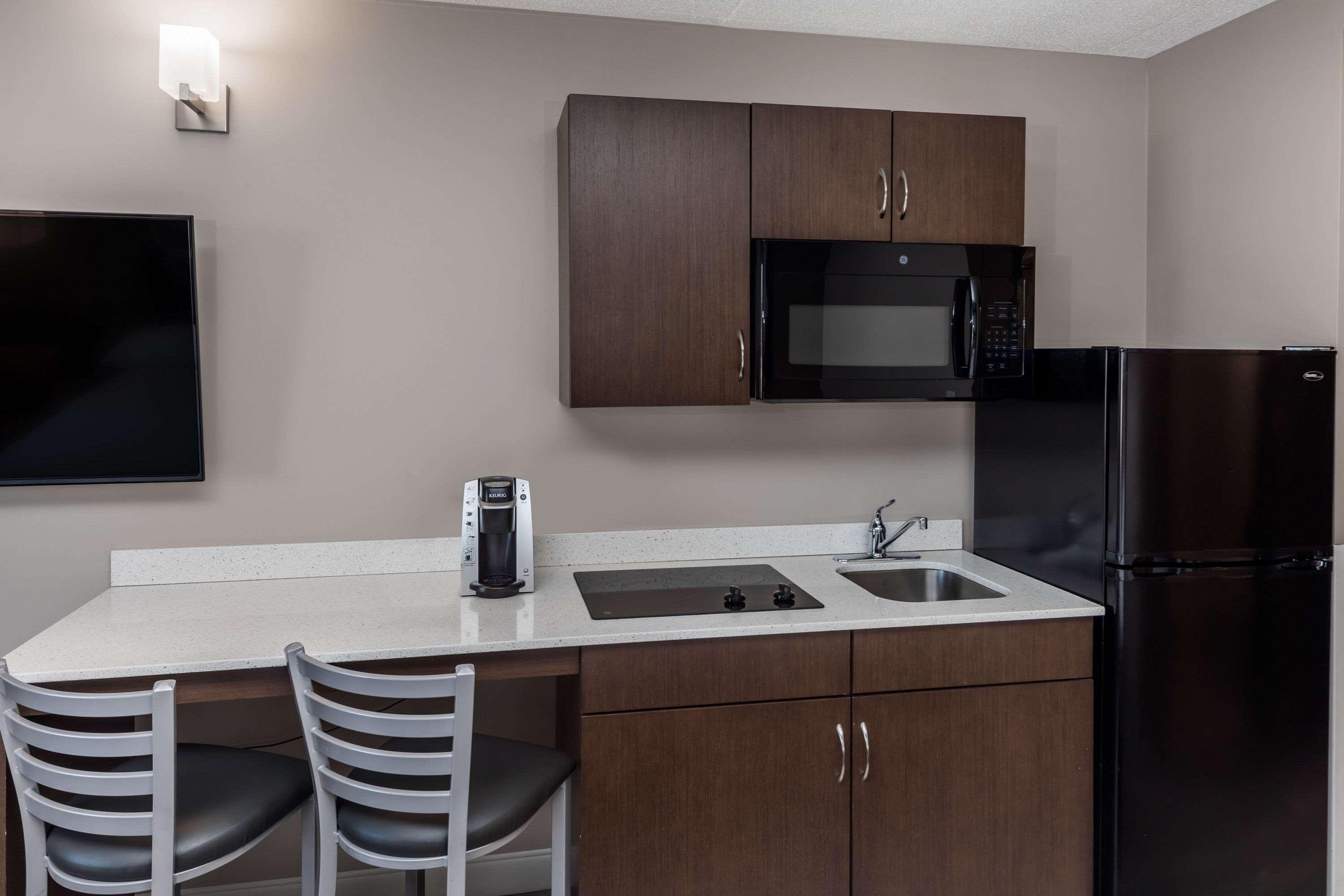 Super 8 by Wyndham Winnipeg West Eksteriør bilde