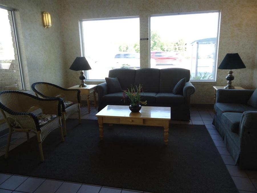 Super 8 by Wyndham Winnipeg West Eksteriør bilde