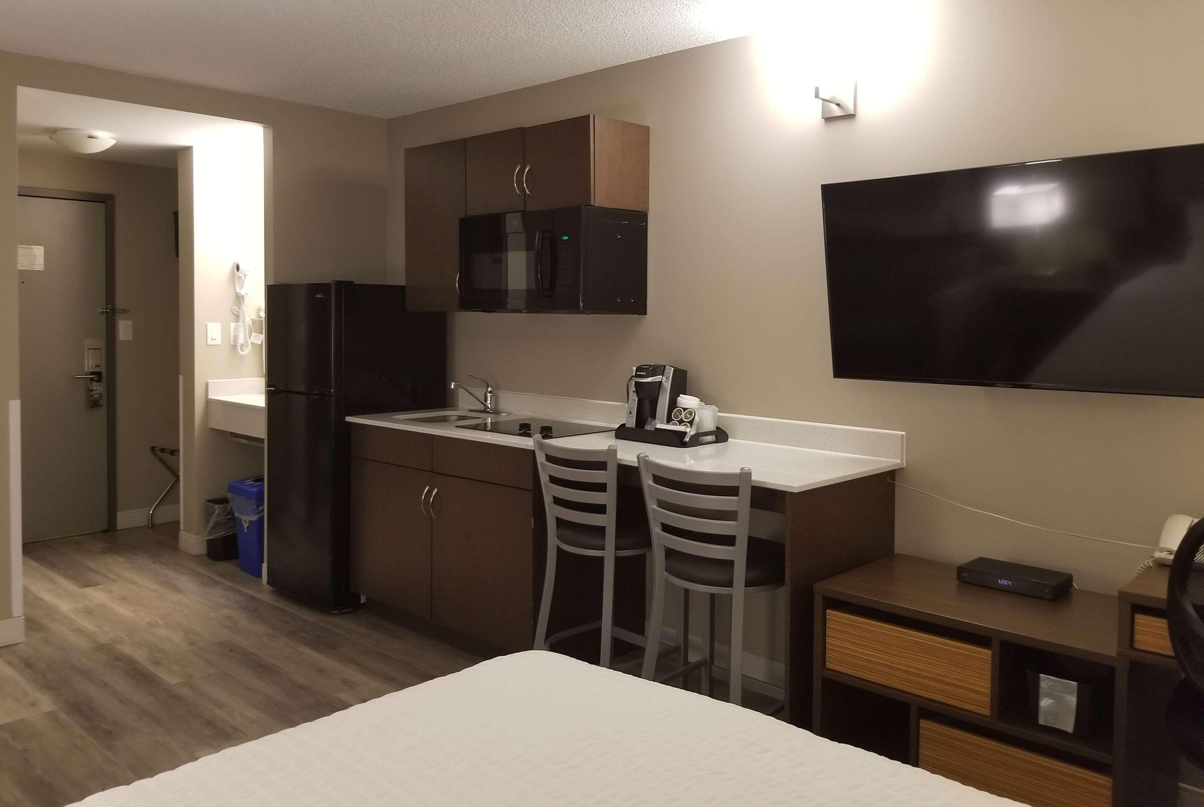 Super 8 by Wyndham Winnipeg West Eksteriør bilde