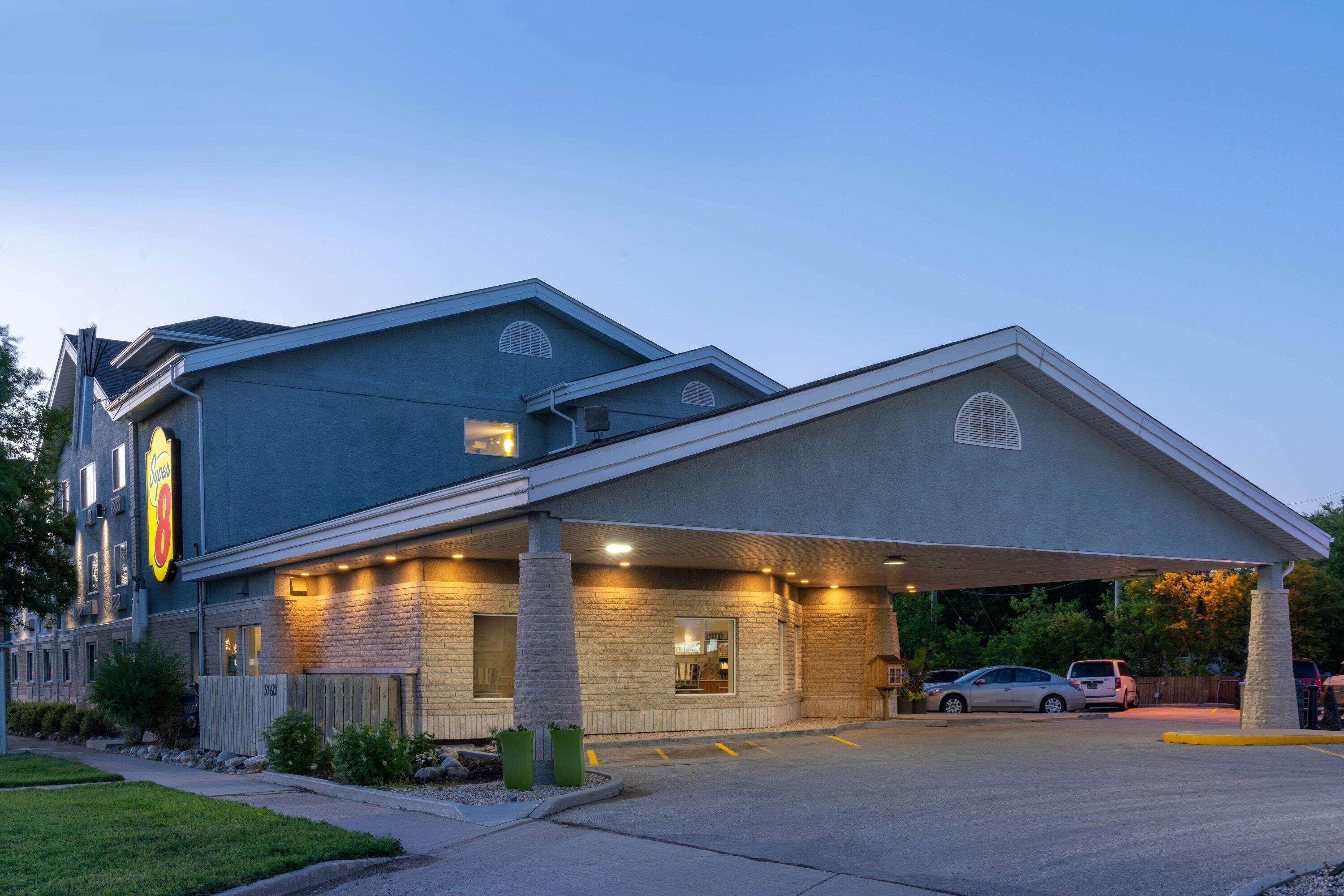 Super 8 by Wyndham Winnipeg West Eksteriør bilde