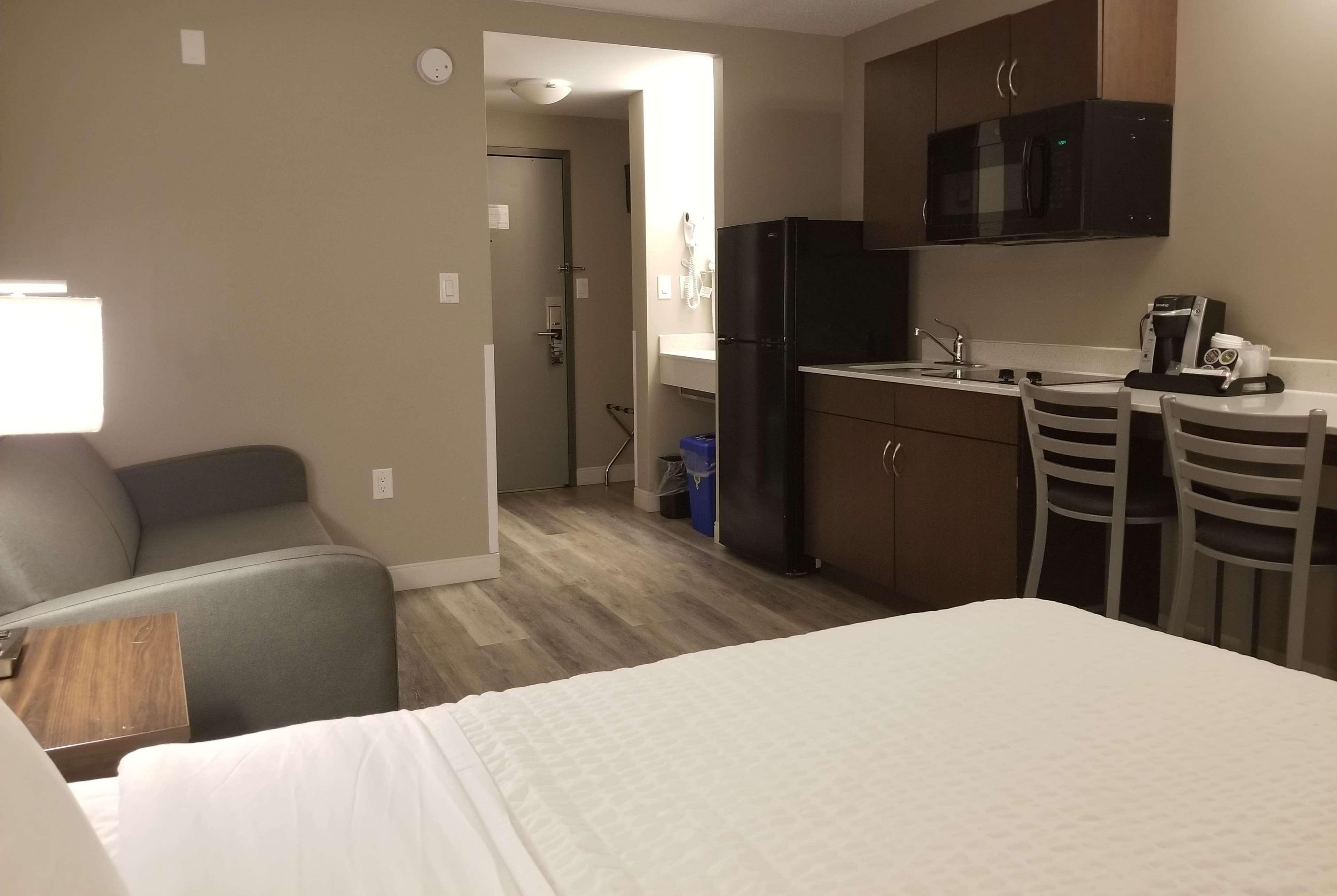 Super 8 by Wyndham Winnipeg West Eksteriør bilde