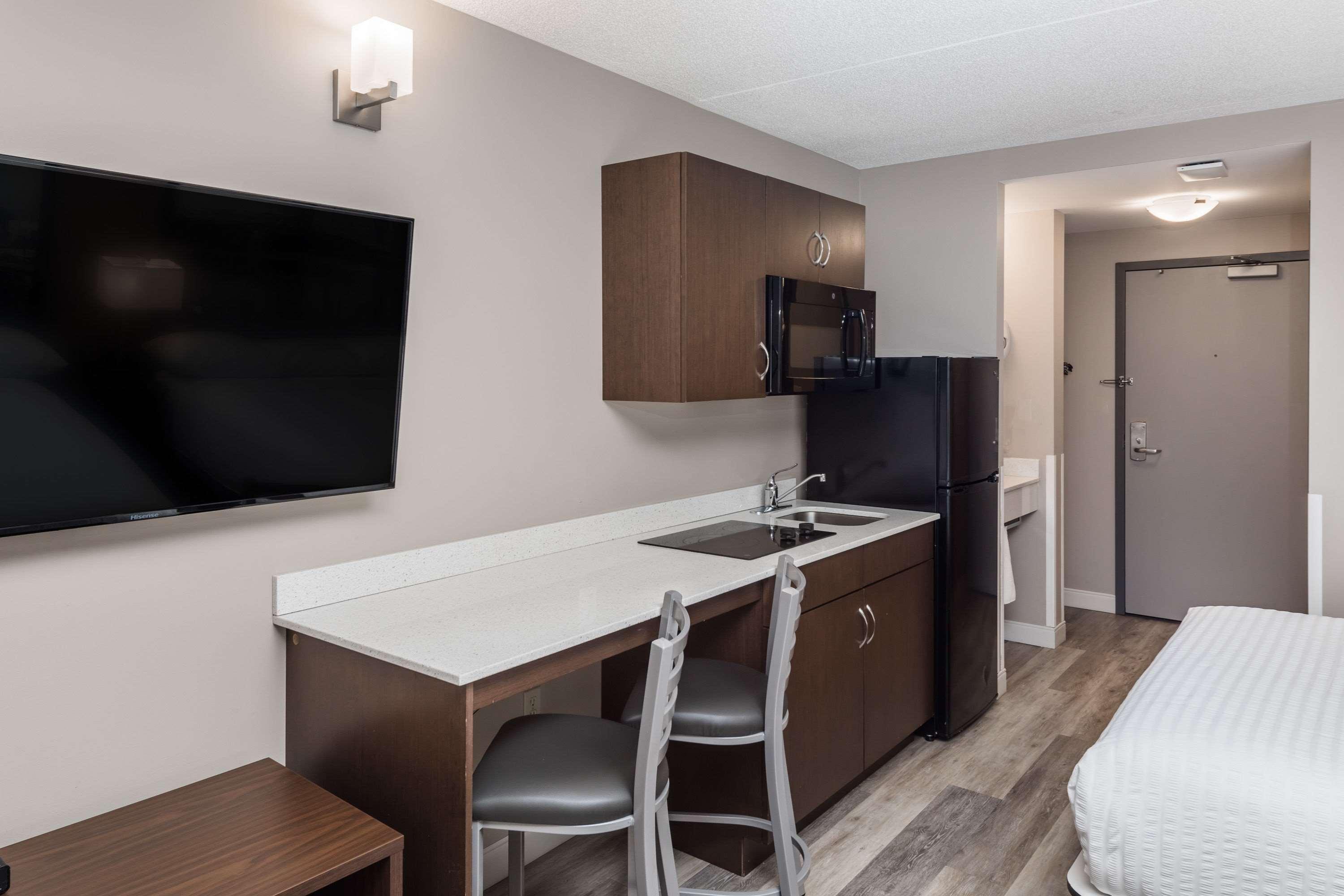 Super 8 by Wyndham Winnipeg West Eksteriør bilde