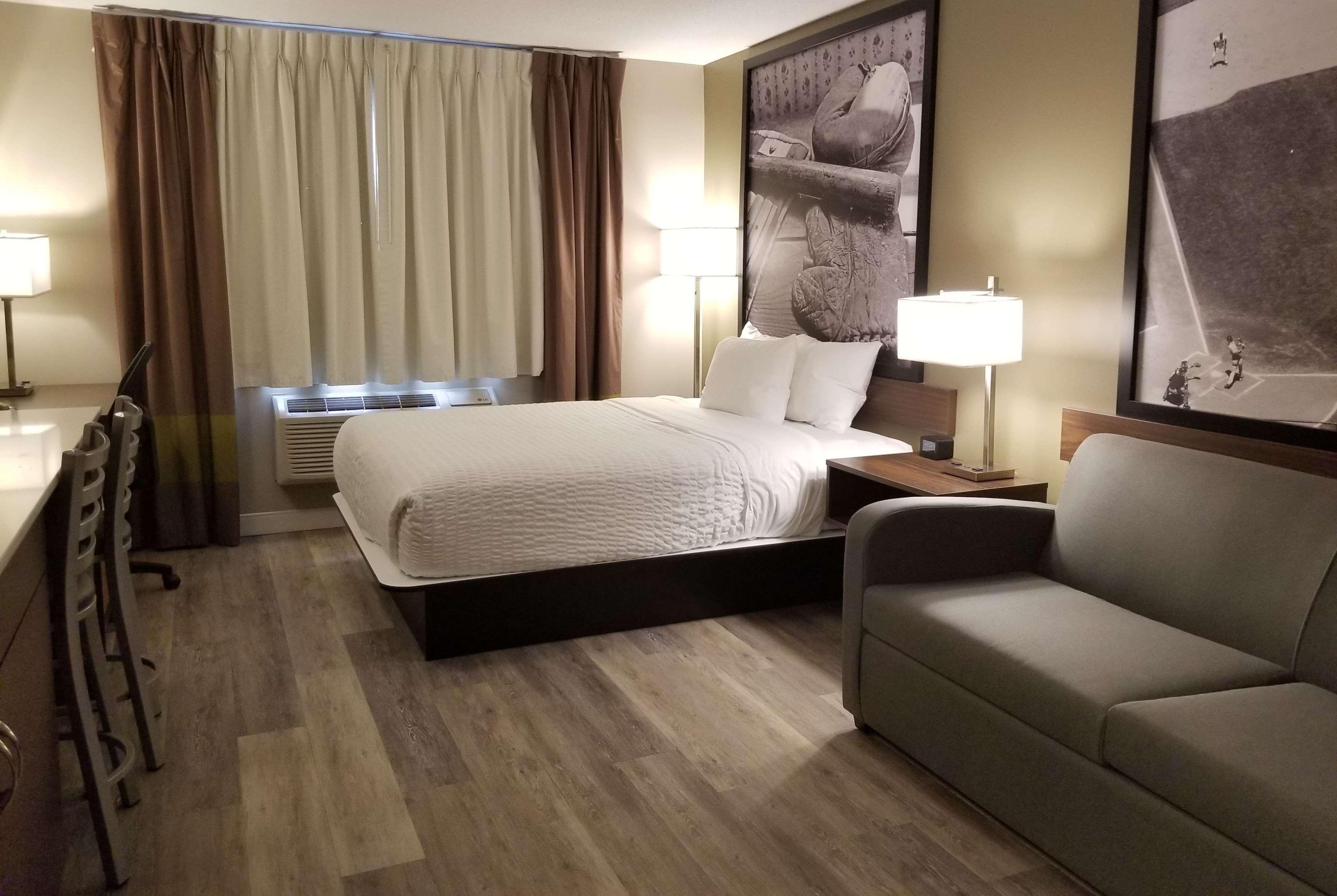 Super 8 by Wyndham Winnipeg West Eksteriør bilde