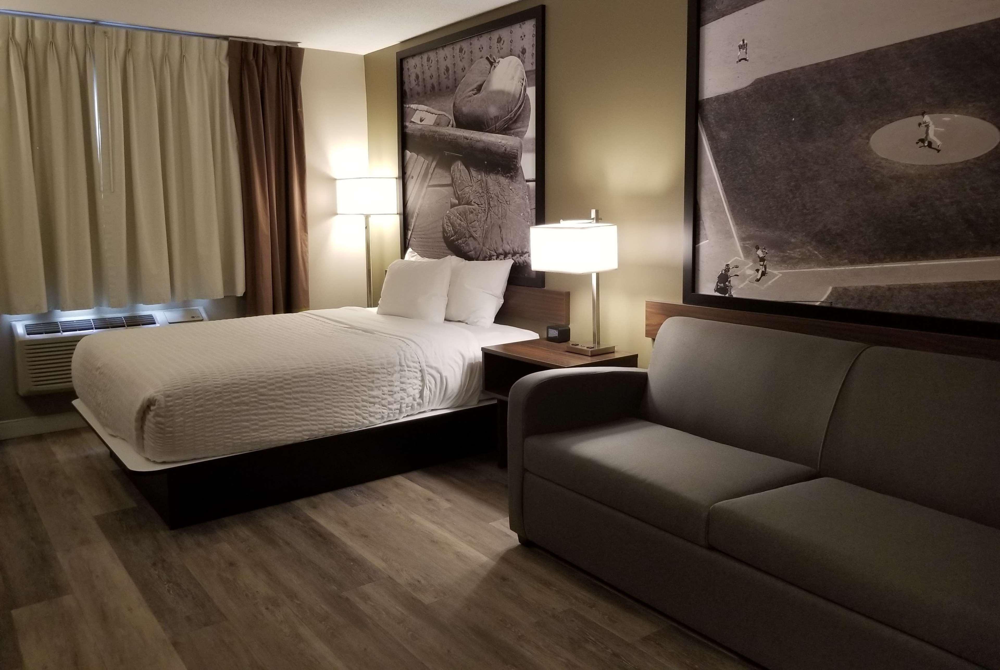Super 8 by Wyndham Winnipeg West Eksteriør bilde