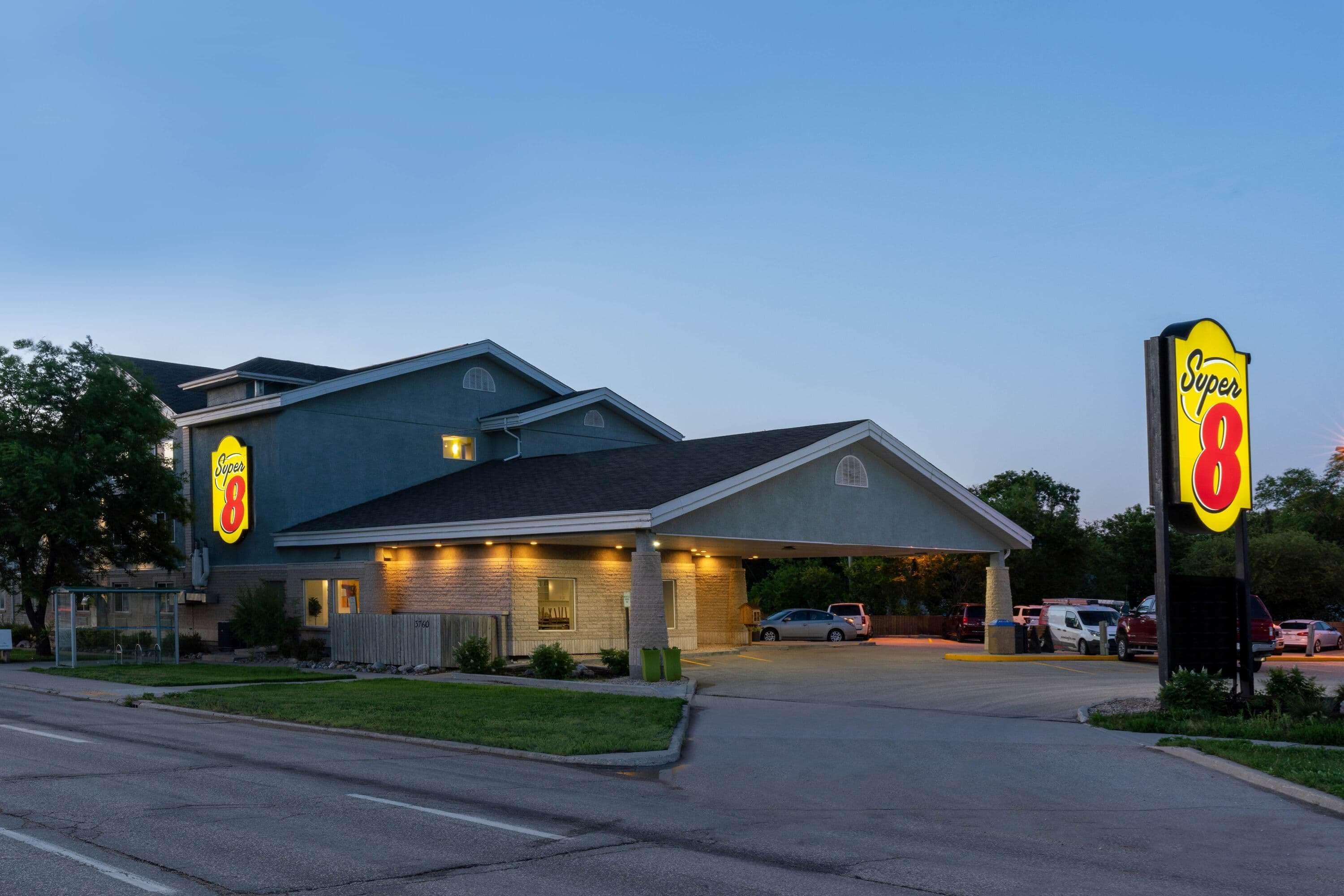 Super 8 by Wyndham Winnipeg West Eksteriør bilde