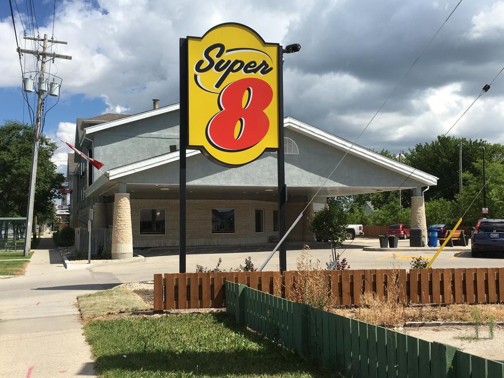 Super 8 by Wyndham Winnipeg West Eksteriør bilde