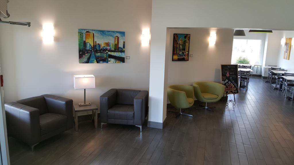 Super 8 by Wyndham Winnipeg West Eksteriør bilde