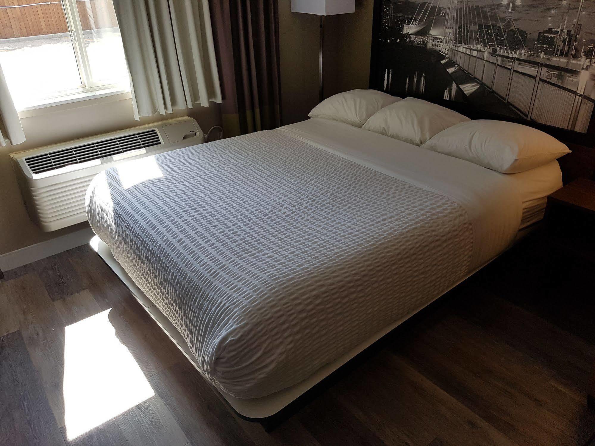Super 8 by Wyndham Winnipeg West Eksteriør bilde